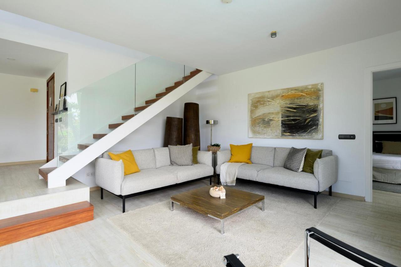 Villa With Private Pool In Luxury Golf Resort サロブレ エクステリア 写真