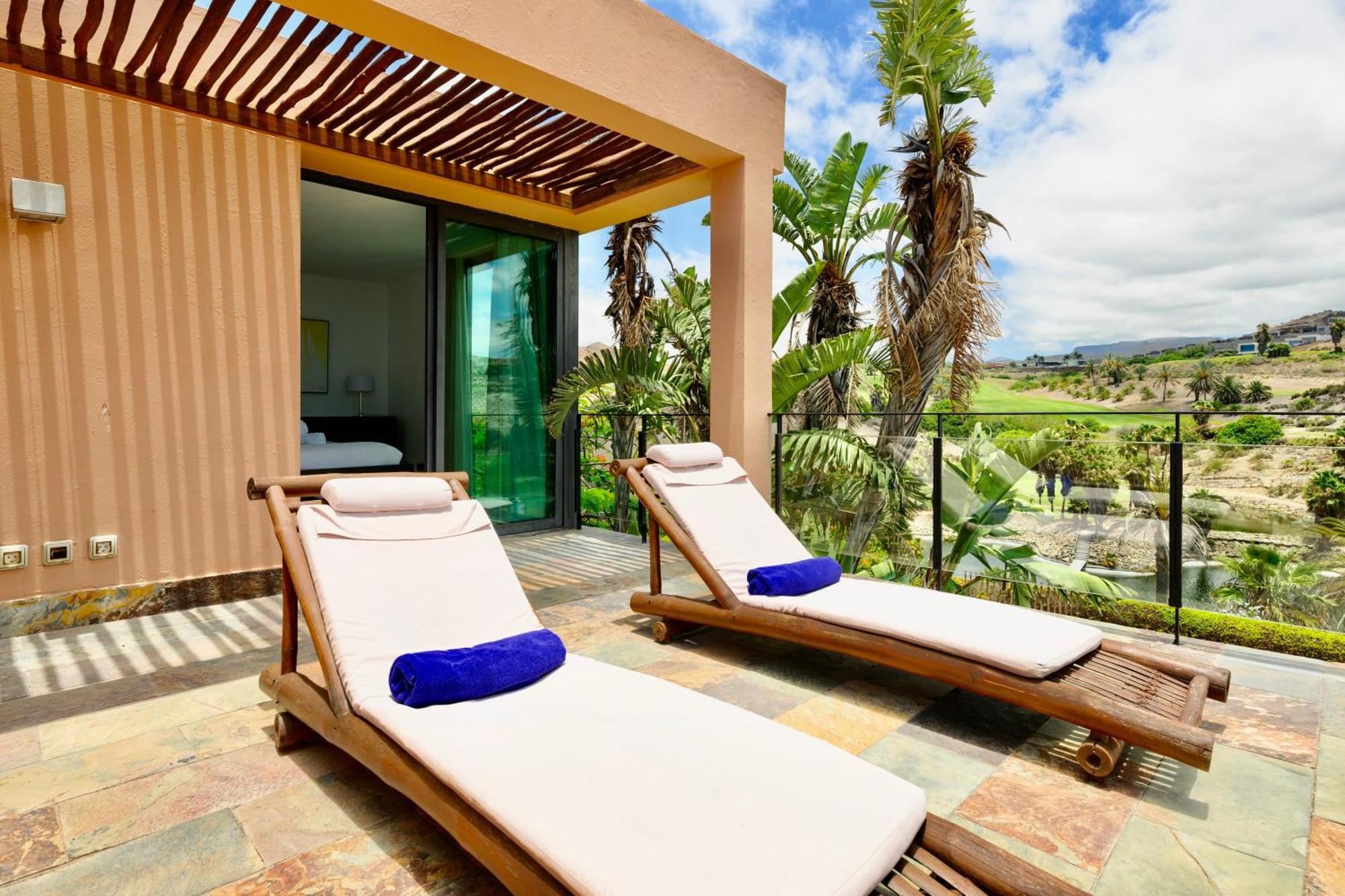 Villa With Private Pool In Luxury Golf Resort サロブレ エクステリア 写真