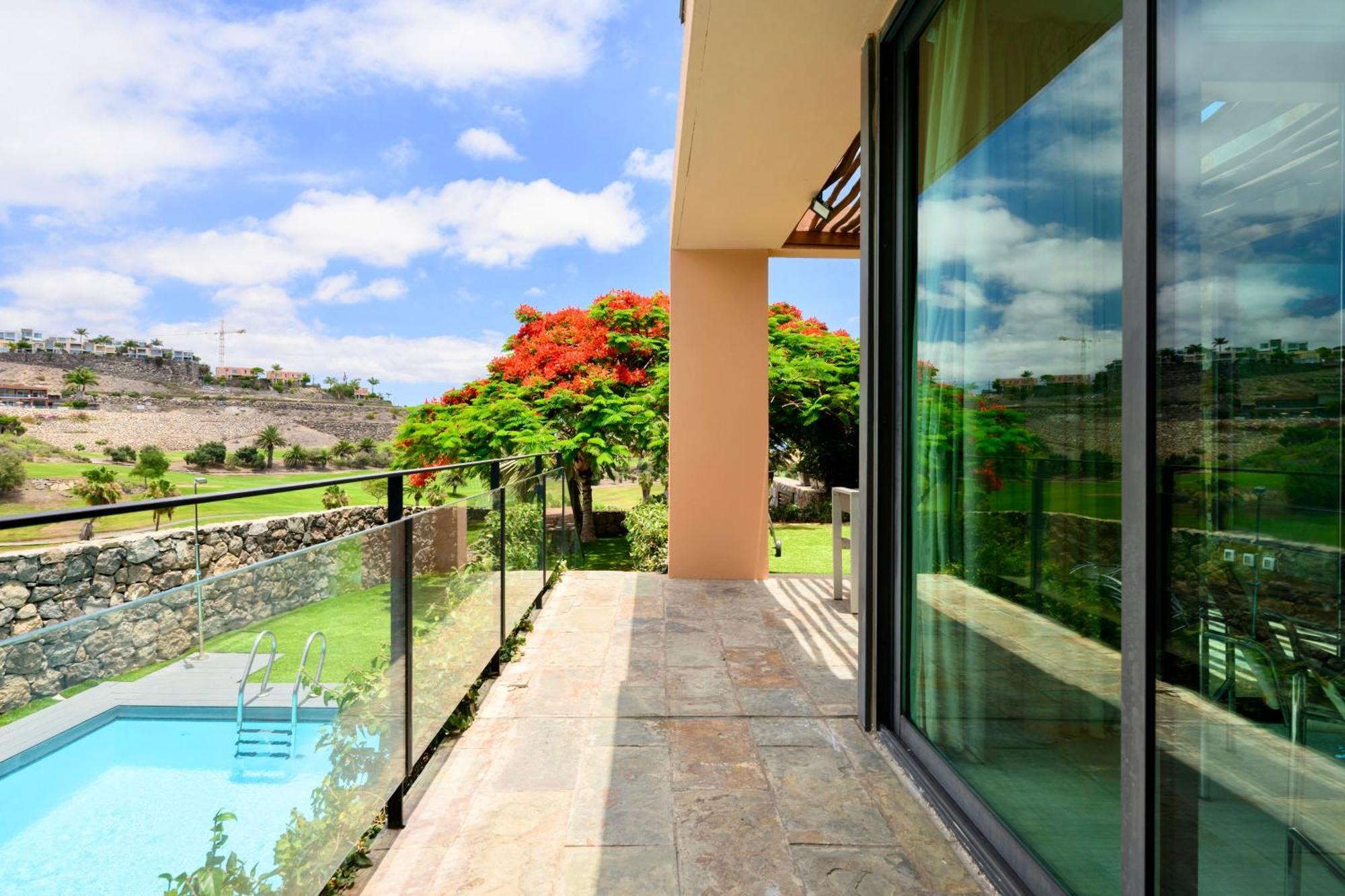 Villa With Private Pool In Luxury Golf Resort サロブレ エクステリア 写真