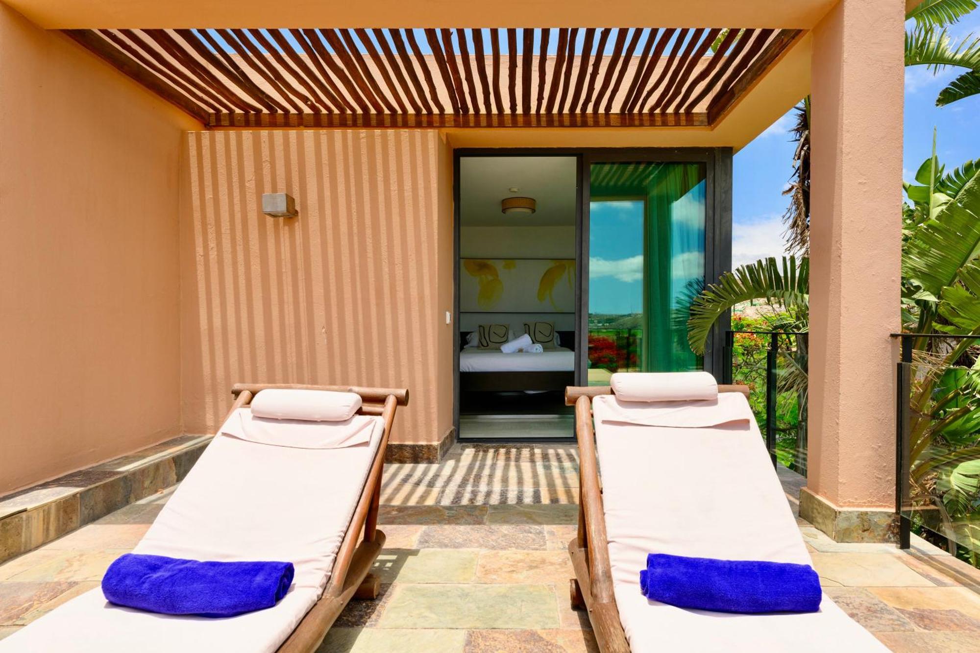 Villa With Private Pool In Luxury Golf Resort サロブレ エクステリア 写真