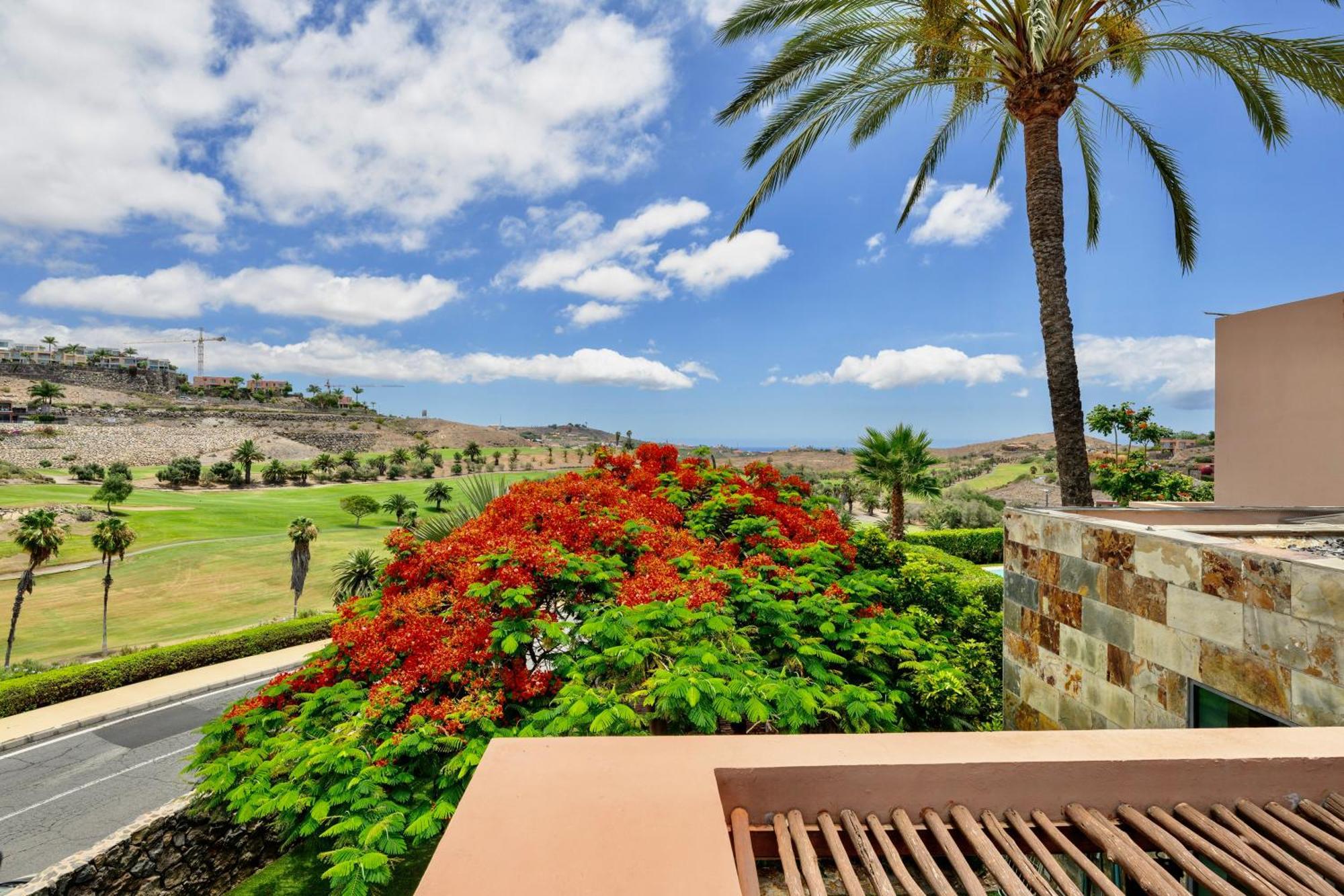 Villa With Private Pool In Luxury Golf Resort サロブレ エクステリア 写真